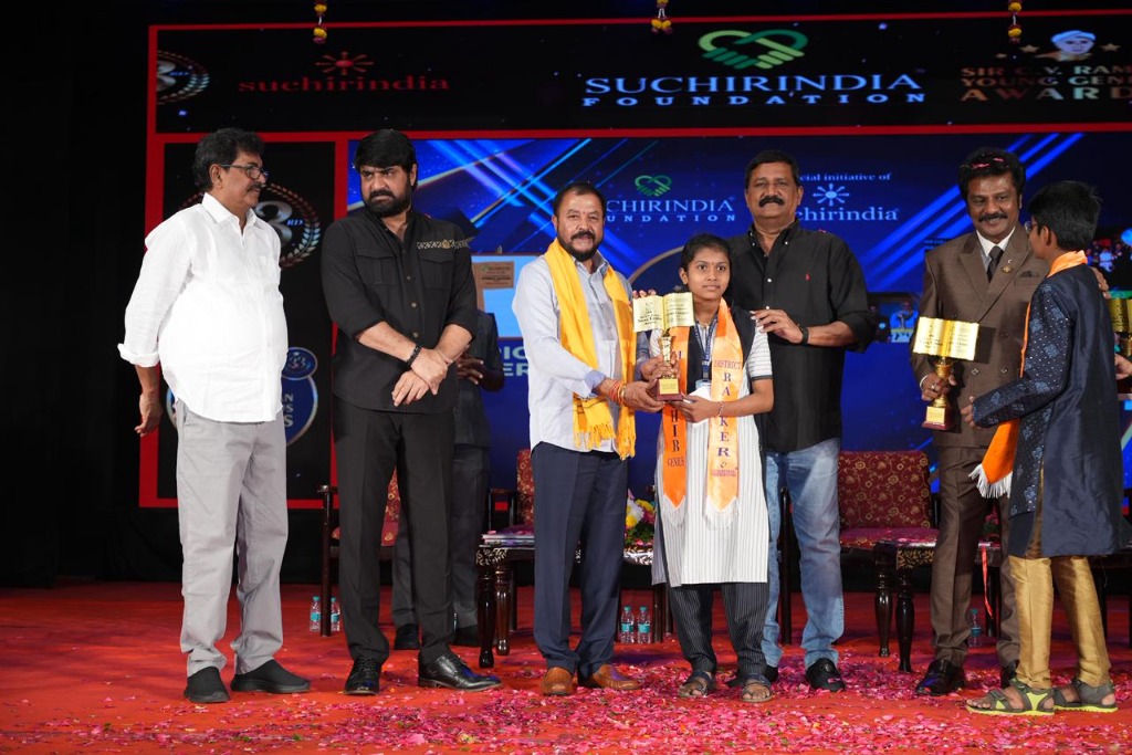 Student receiving Suchirindia Award