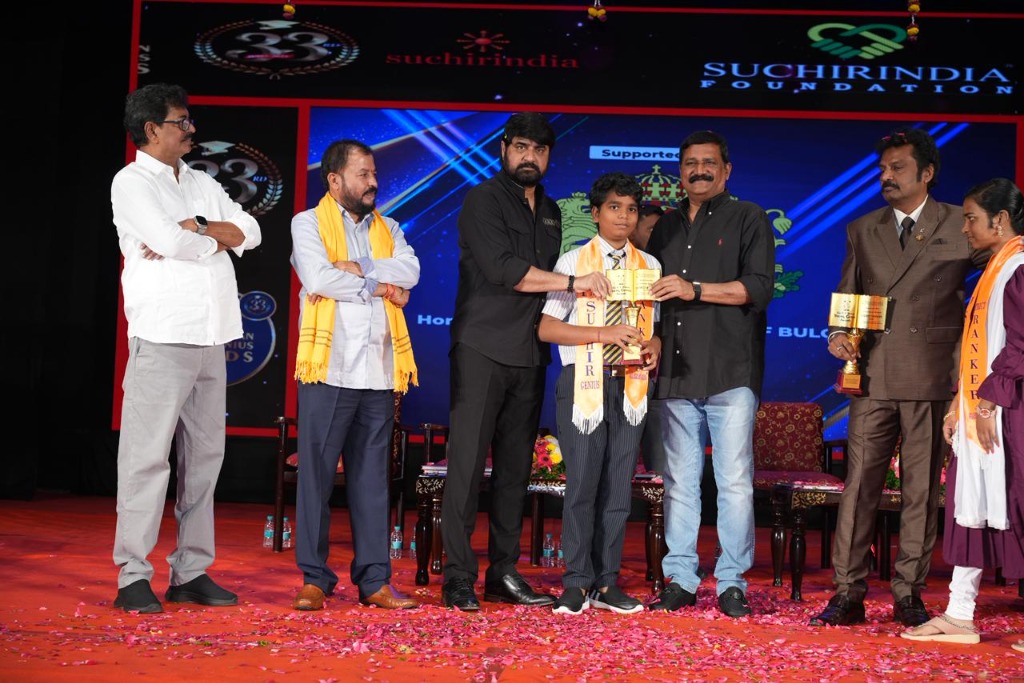 Student receiving Suchirindia Award
