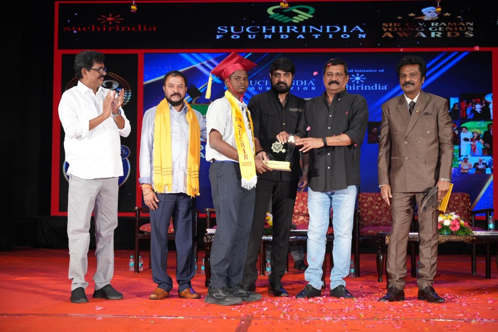 Student receiving State 1st Rank Suchirindia Award